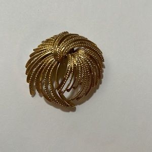 Gold fireworks spray brooch vintage